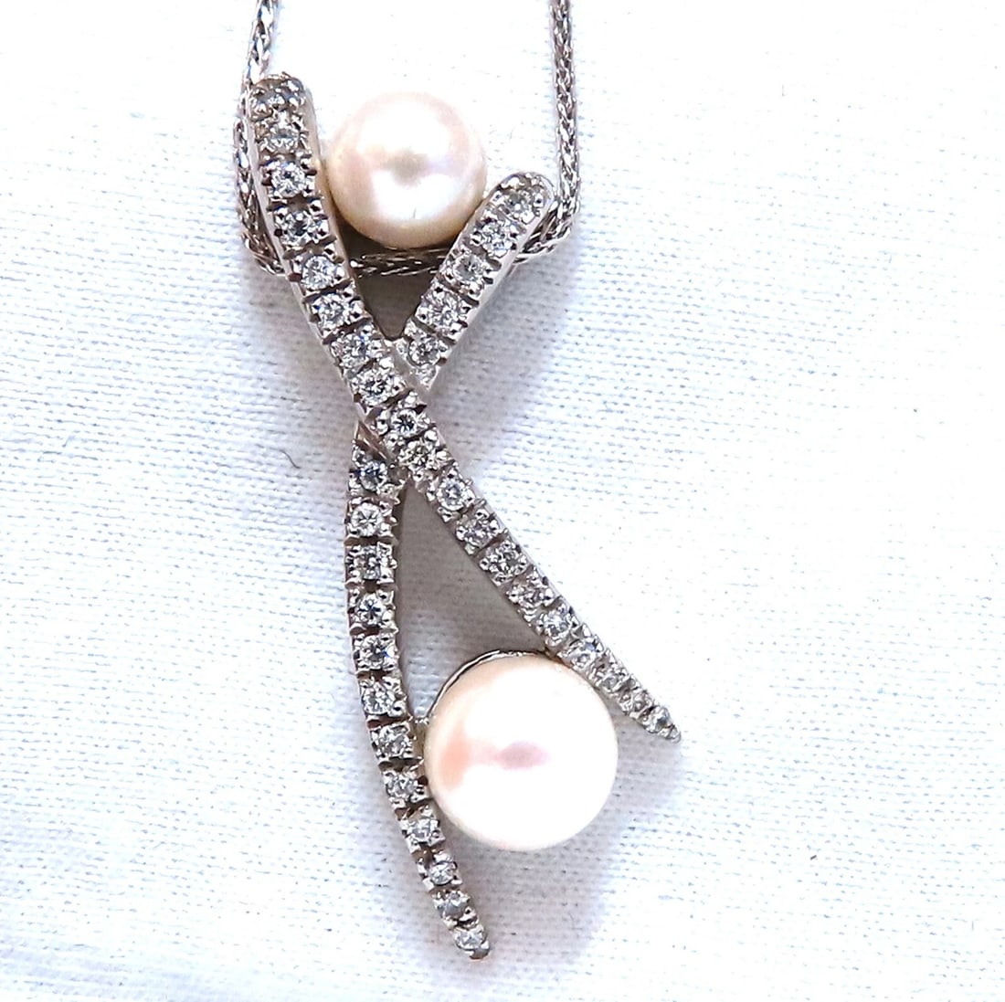 8 mm South Sea Pearls diamonds x necklace 14 karat white gold: Title: 8 mm South Sea Pearls diamonds x necklace 14 karat white gold Description: 8 mm natural South Sea Pearl necklace. Smaller Pearl 6.5 mm .75 carat natural round diamonds H color vs2 clarity 18