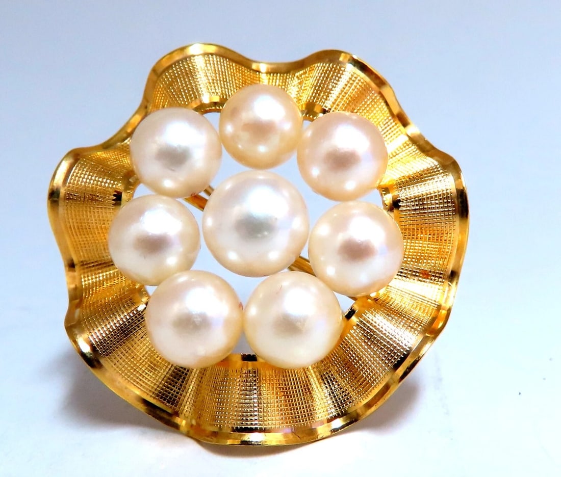 Cluster South Sea Pearls Pin 14kt Gold: Title: Cluster South Sea Pearls Pin 14kt Gold Description: Cluster Pearls Pin Pendant 7.4 - 6.8mm South Sea Pearls 31mm diameter 14kt. yellow gold 8.5 Grams. All Items come with a Free White ribbon
