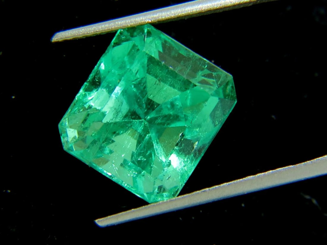 GIA Certified 10.16ct Natural Colombian Green Emerald Square Cut Prime Vivid - 4