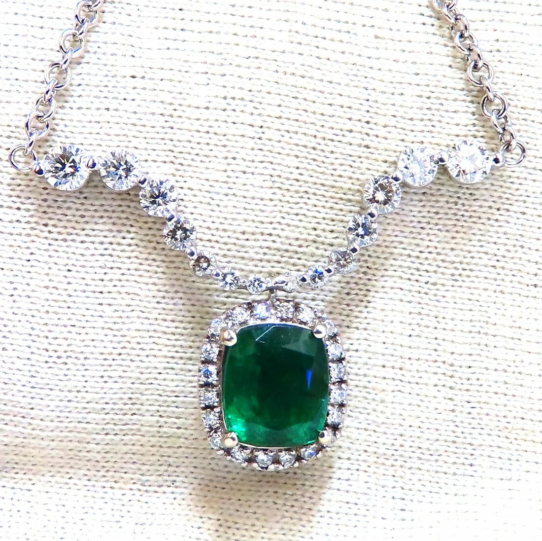 4.04ct Natural Emerald Diamonds Necklace 14kt Dangle - 2
