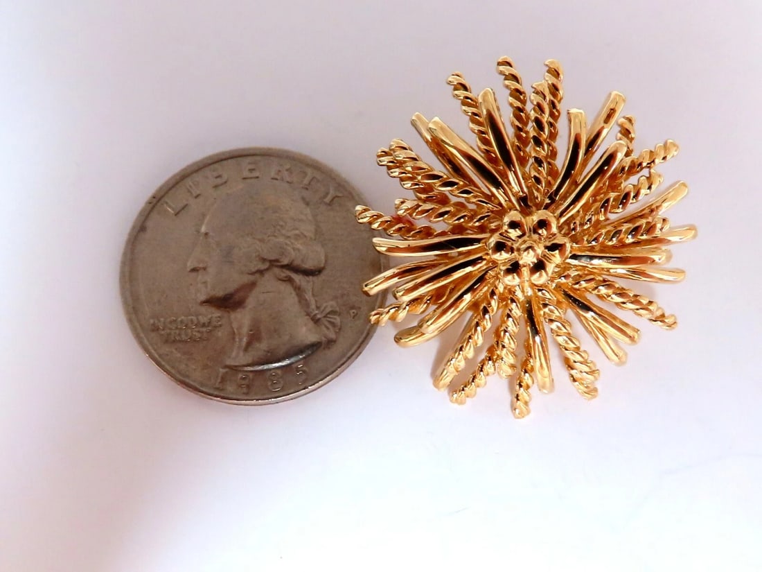 14kt Gold Blossoming Daisy 3D Clip Earrings - 4