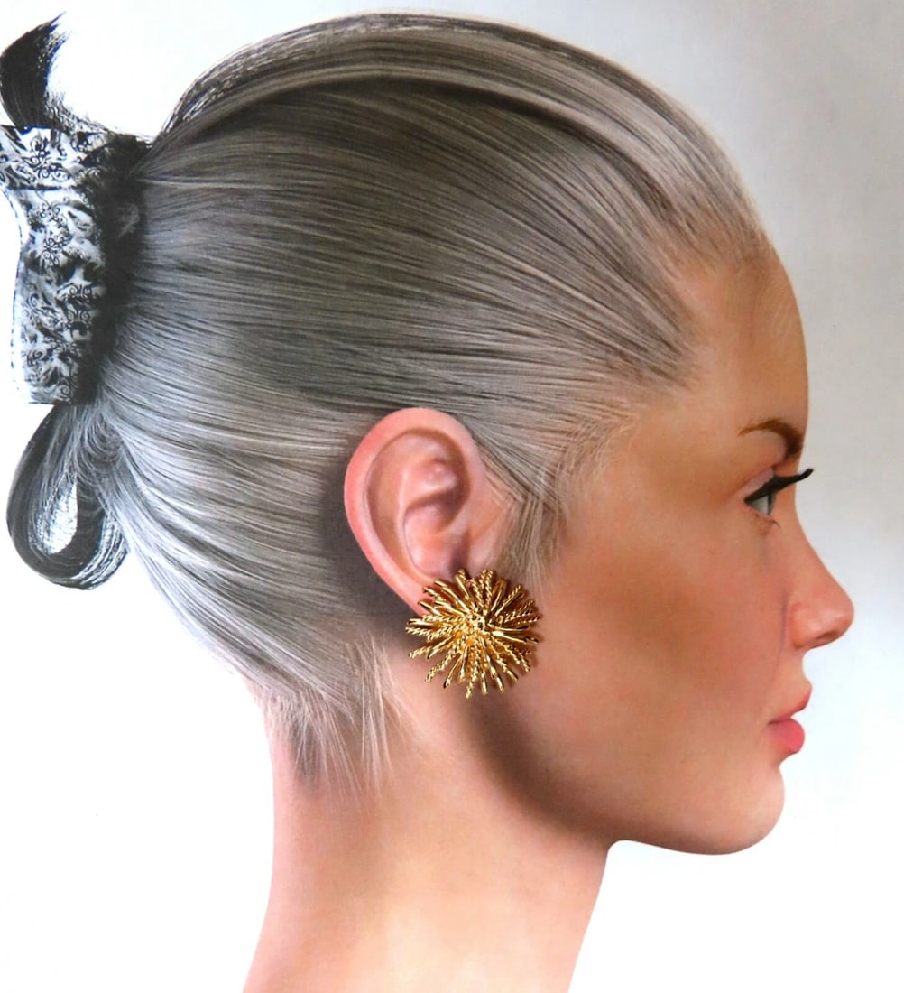 14kt Gold Blossoming Daisy 3D Clip Earrings - 5