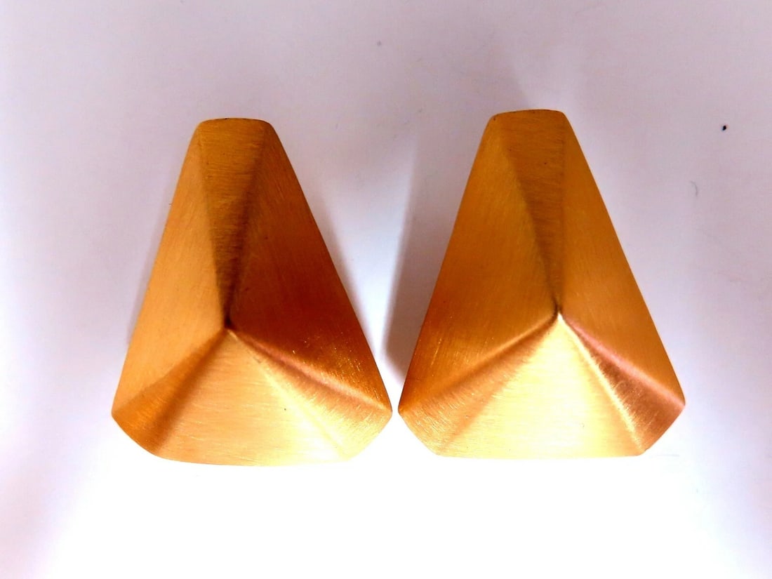 14kt Gold Raised Modified Pyramid Clip Earrings Brushed Matte - 2