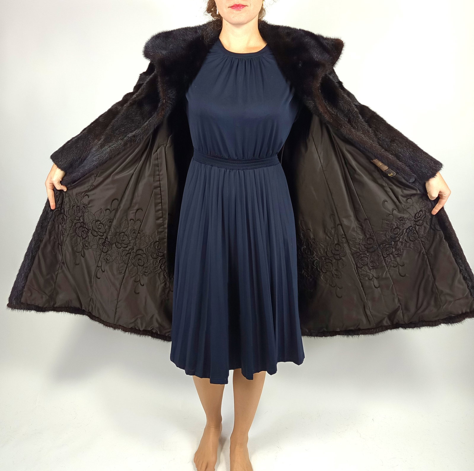 MAHOGANY MINK FUR COAT EU: XL ; US: 20 - 6