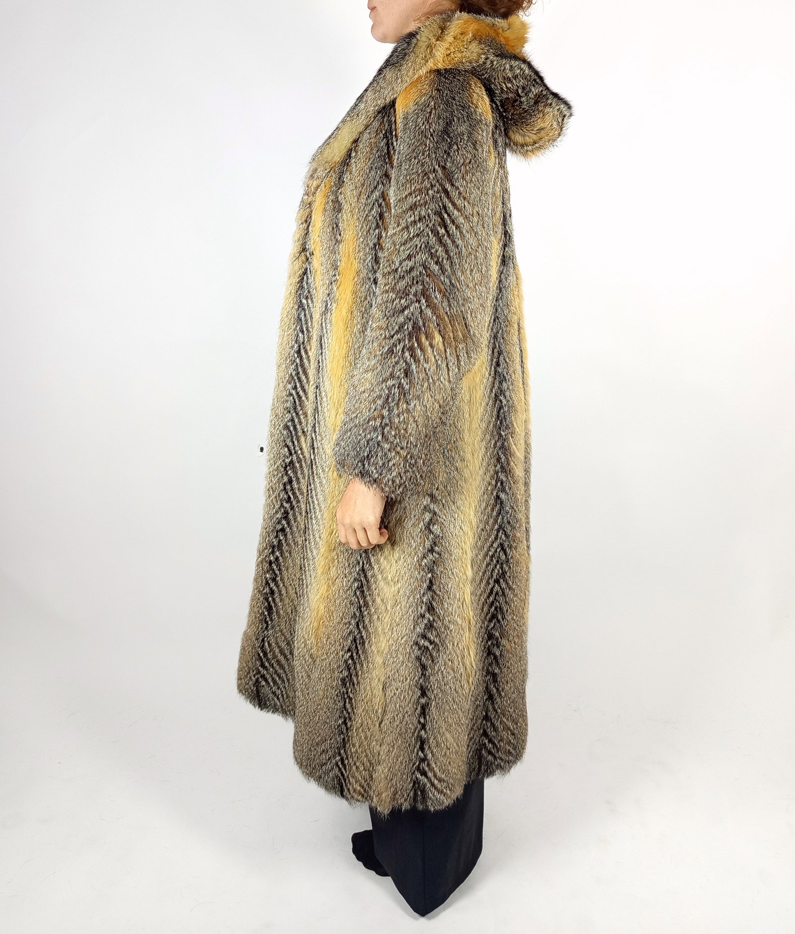 LONG GREY FOX FUR COAT EU: S ; US: 6 - 9