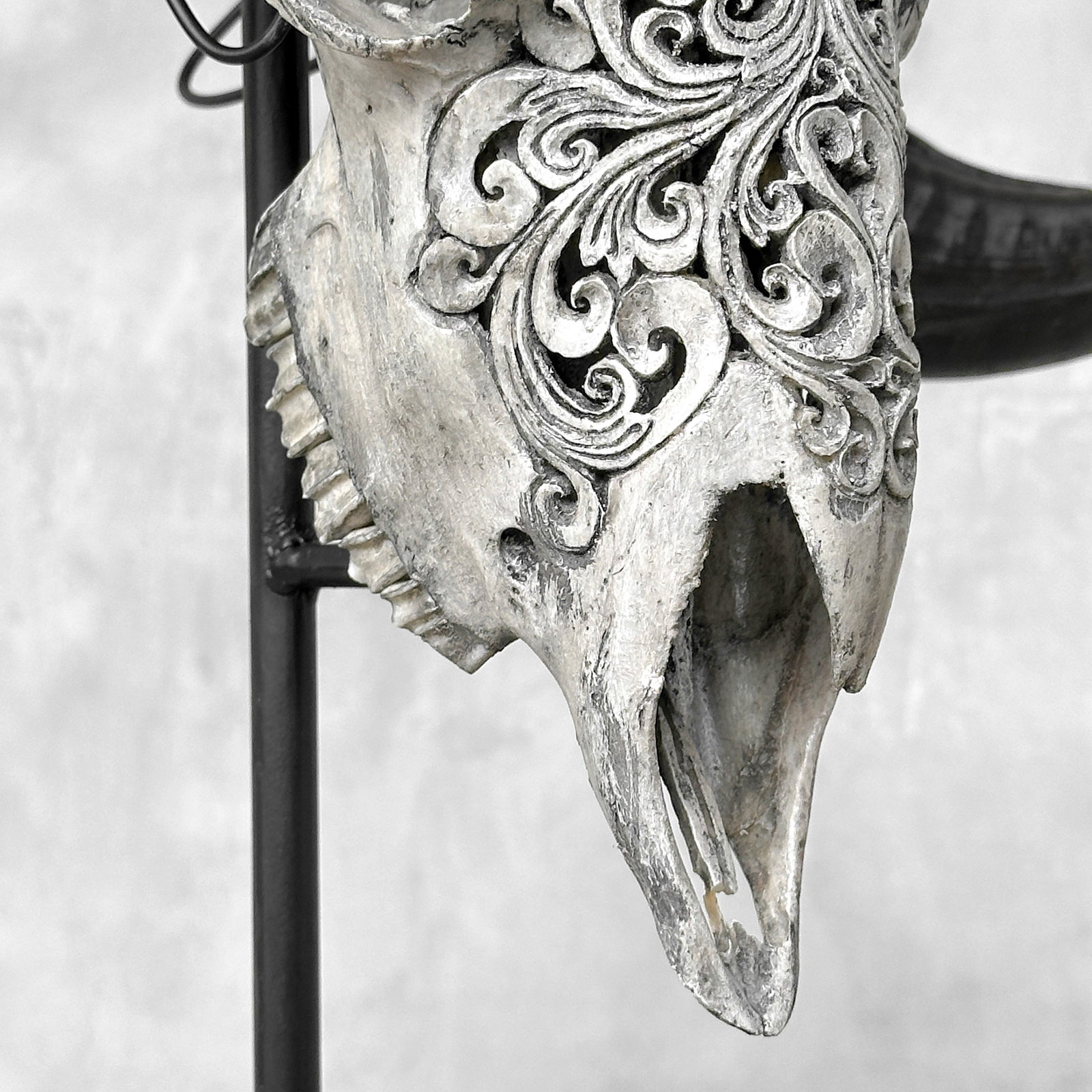 Carved grey ram skull - Traditional Balinese motif - 10