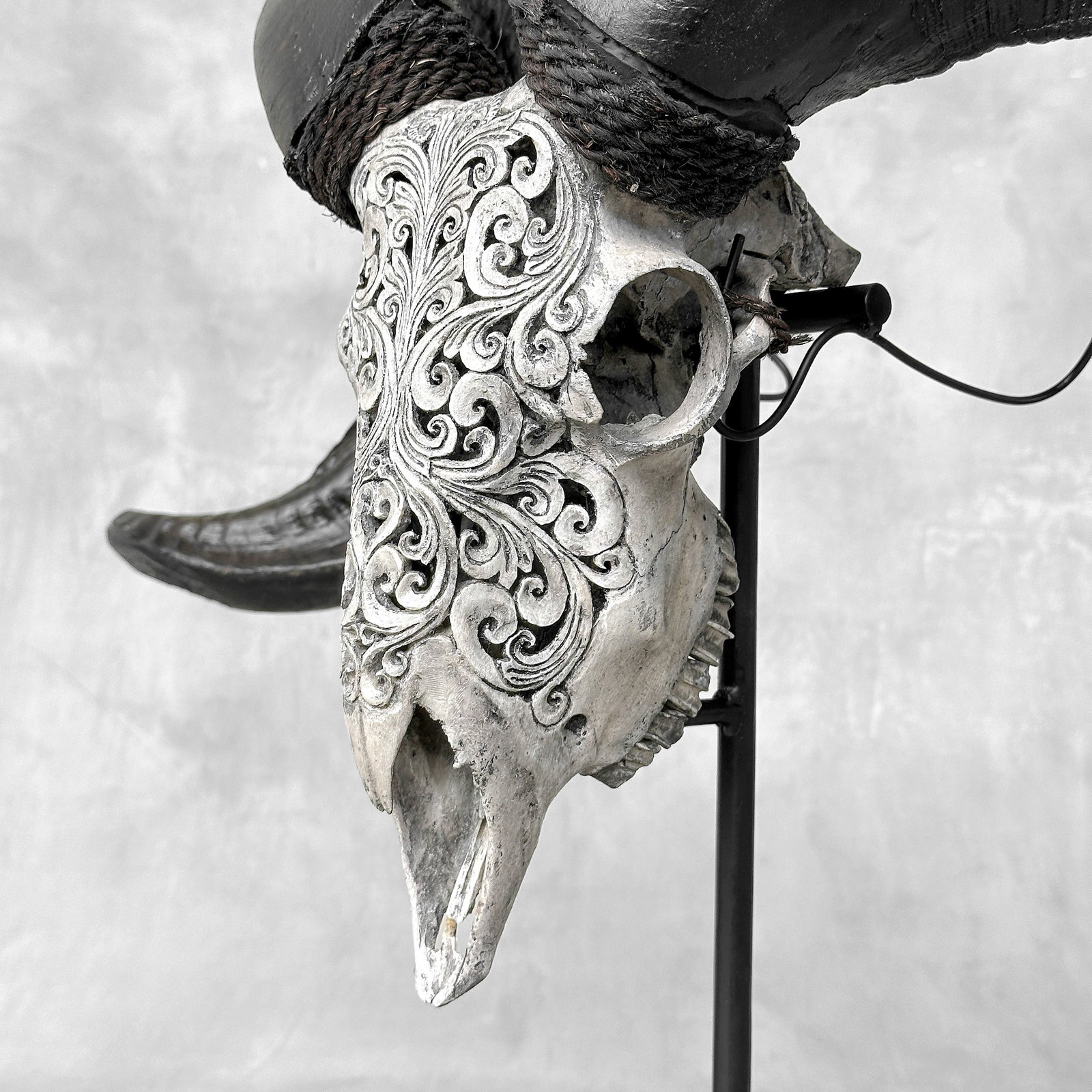 Carved grey ram skull - Traditional Balinese motif - 5