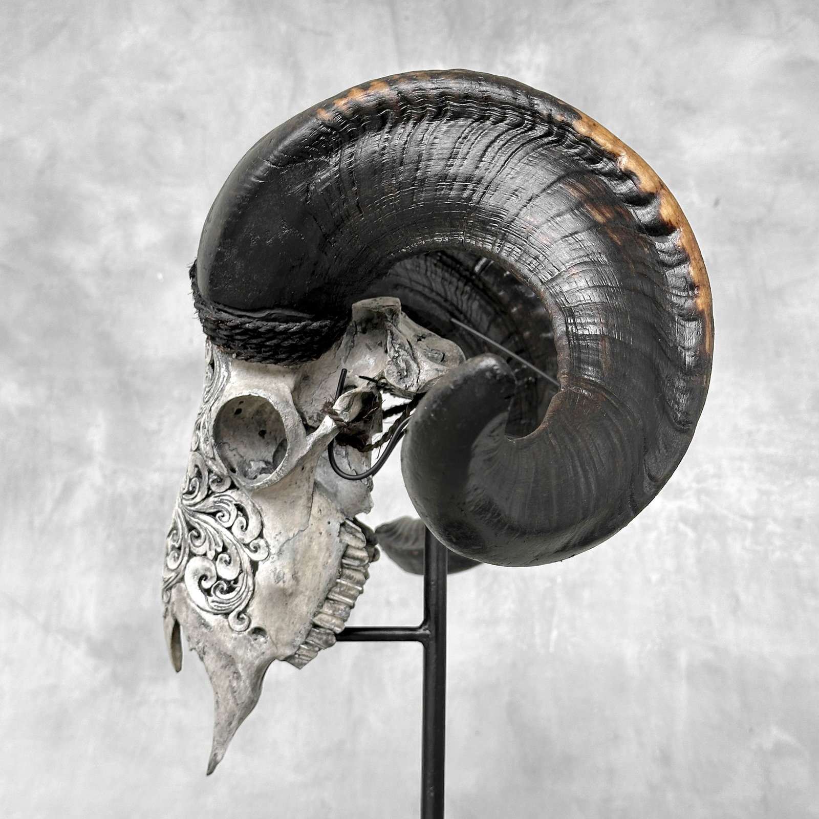 Carved grey ram skull - Traditional Balinese motif - 6