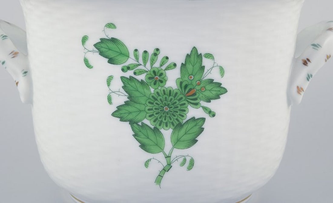 Herend, Hungary. Chinese Bouquet Apponyi Green. Porcelain flowerpot with handles. Mid-20th century. - 3