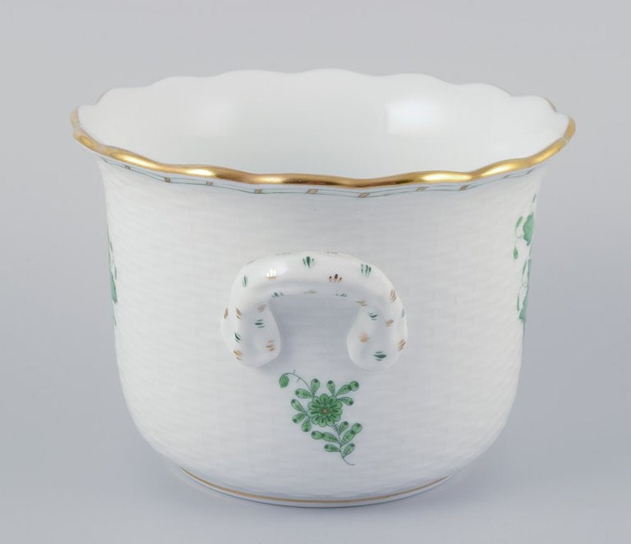 Herend, Hungary. Chinese Bouquet Apponyi Green. Porcelain flowerpot with handles. Mid-20th century. - 2