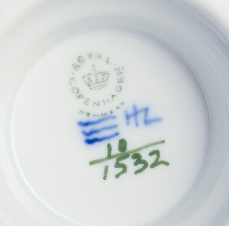 Royal Copenhagen Blue Flower Curved. Low porcelain centerpiece/cake dish. 1980-1984. - 5