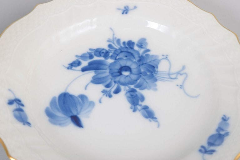 Royal Copenhagen, Denmark. Blue Flower Curved, set of six porcelain plates finished with gilt rim. - 3