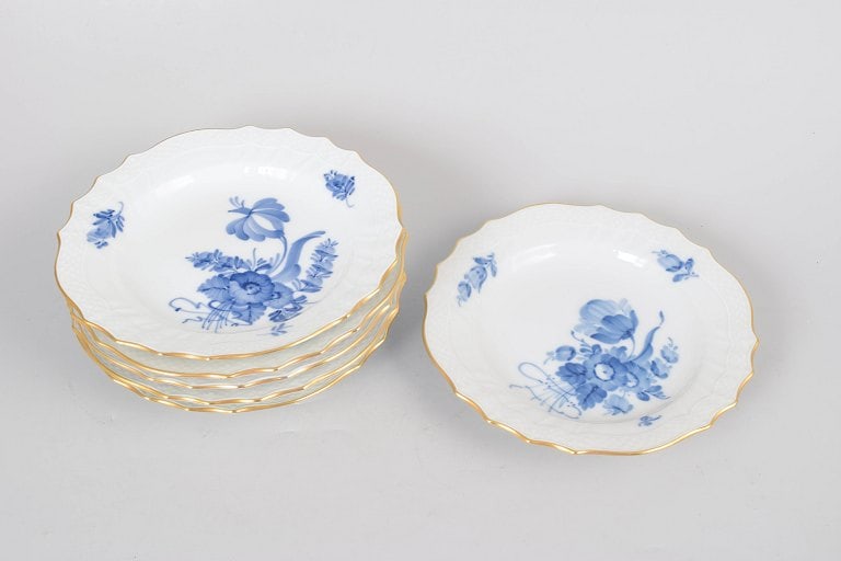 Royal Copenhagen, Denmark. Blue Flower Curved, set of six porcelain plates finished with gilt rim. - 2