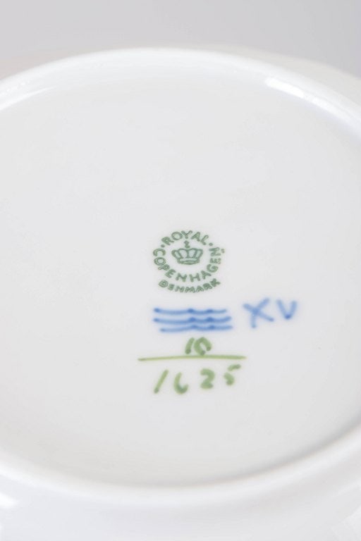 Royal Copenhagen, Denmark. Blue Flower Curved, set of six porcelain plates finished with gilt rim. - 4
