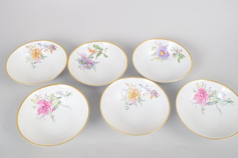 Krautheim, Germany. Set of six "Rosa Lulea" porcelain bowls with floral decoration and gilt rim. - 2