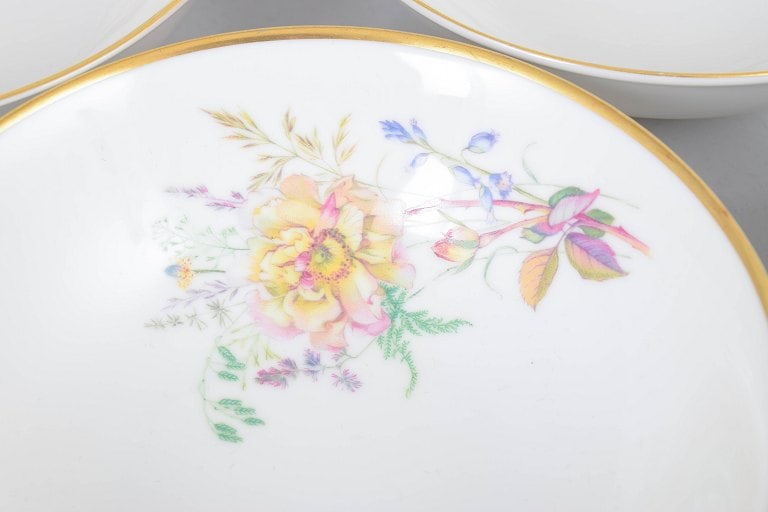 Krautheim, Germany. Set of six "Rosa Lulea" porcelain bowls with floral decoration and gilt rim. - 3