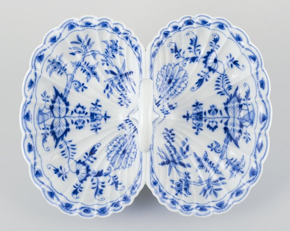 Meissen, Germany. Blue Onion cabaret tray made of porcelain. Two-part with handle. Circa 1900. - 4