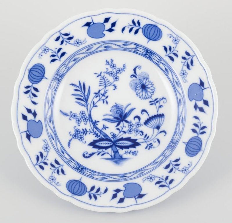 Bavaria, Germany. A set of six deep Blue Onion pattern porcelain plates. Mid-20th century. - 2