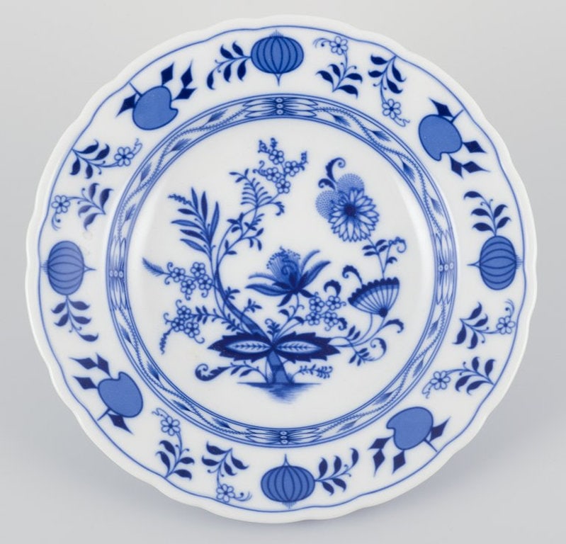 Bavaria, Germany. A set of six deep Blue Onion pattern porcelain plates. Mid-20th century. - 3