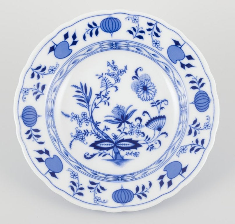 Bavaria, Germany. A set of six deep Blue Onion pattern porcelain plates. Mid-20th century. - 4