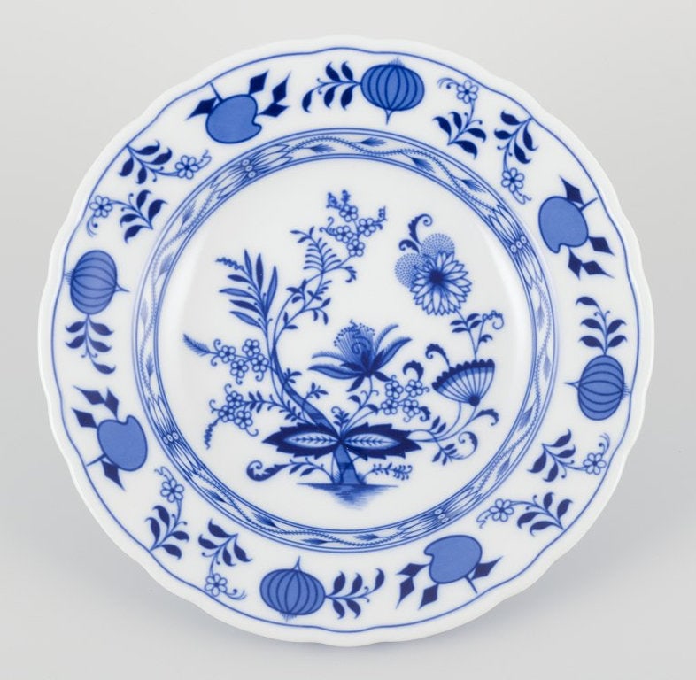 Bavaria, Germany. A set of six deep Blue Onion pattern porcelain plates. Mid-20th century. - 5