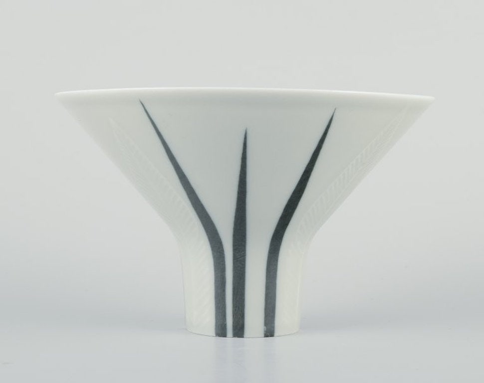 Rorstrand, Sweden. Modernist 'Lancett' porcelain vase. Mid-20th century. - 2