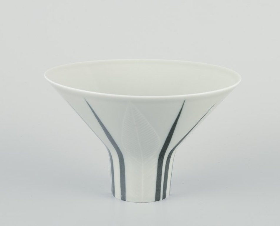 Rorstrand, Sweden. Modernist 'Lancett' porcelain vase. Mid-20th century. - 3