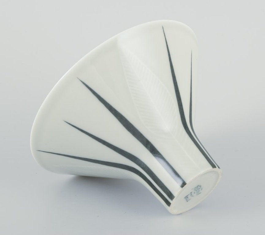 Rorstrand, Sweden. Modernist 'Lancett' porcelain vase. Mid-20th century. - 4