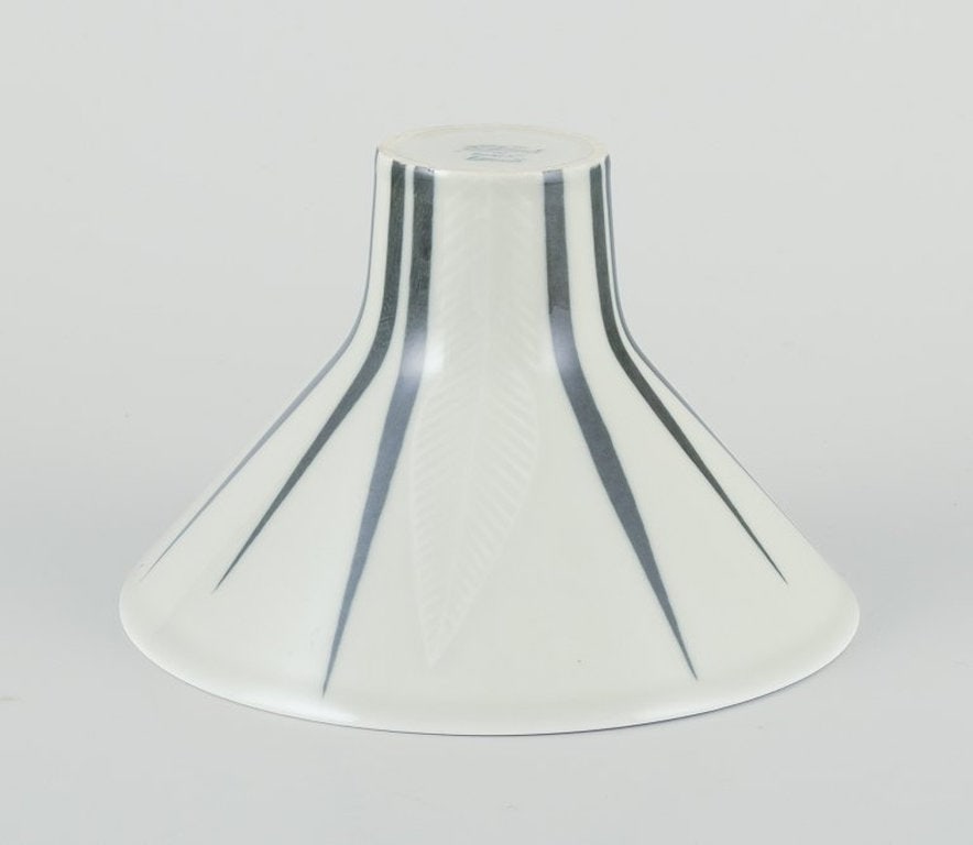Rorstrand, Sweden. Modernist 'Lancett' porcelain vase. Mid-20th century. - 6