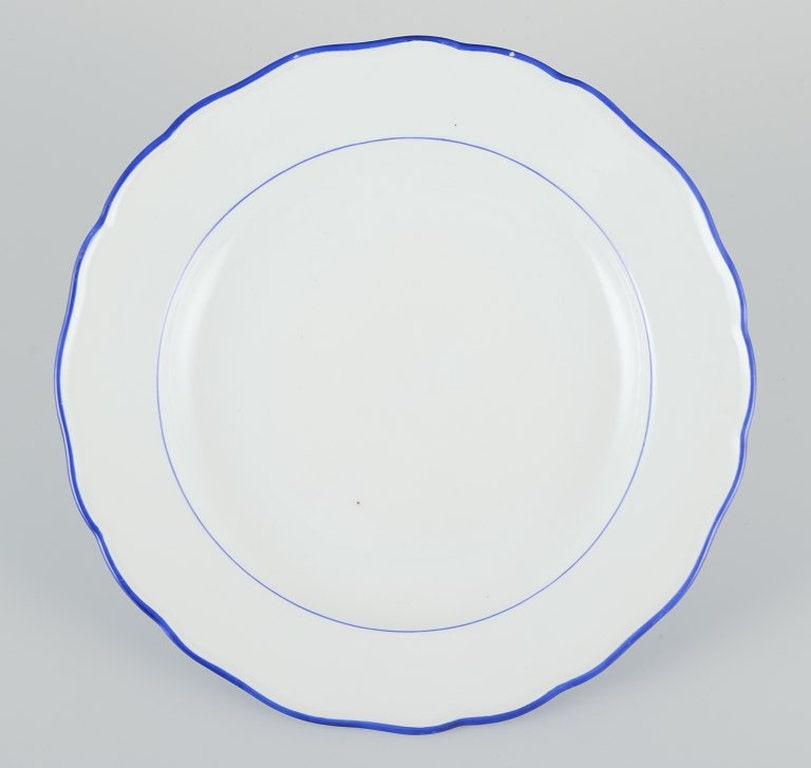 Meissen, Germany. A set of four dinner plates in white porcelain with blue rim. Early 20th century. - 2