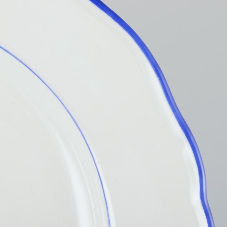 Meissen, Germany. A set of four dinner plates in white porcelain with blue rim. Early 20th century. - 3