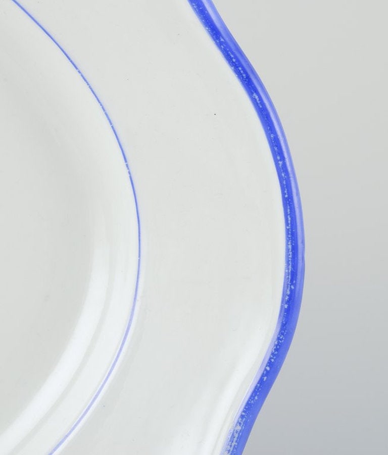 Meissen, Germany. Oval serving dish in white porcelain with blue rim. Early 20th century. - 4