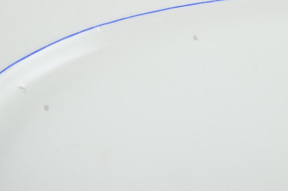 Meissen, Germany. Oval serving dish in white porcelain with blue rim. Early 20th century. - 5