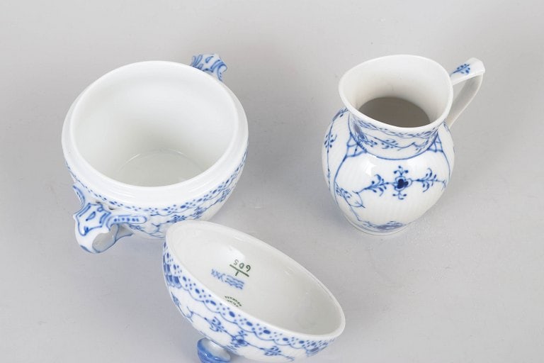 Royal Copenhagen Blue Fluted Half Lace. Hand-painted porcelain sugar bowl and creamer. Approx 1960s. - 3