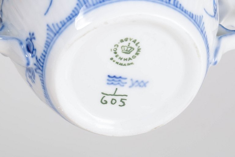 Royal Copenhagen Blue Fluted Half Lace. Hand-painted porcelain sugar bowl and creamer. Approx 1960s. - 4
