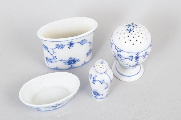 Royal Copenhagen Blue Fluted Plain and Blue Fluted Half Lace. Set of four hand-painted underglaze - 2