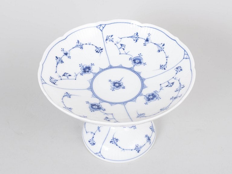 Royal Copenhagen Blue Fluted Plain. Hand-painted porcelain compote. Early 20th century. - 2