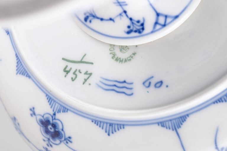 Royal Copenhagen Blue Fluted Plain. Hand-painted porcelain compote. Early 20th century. - 3