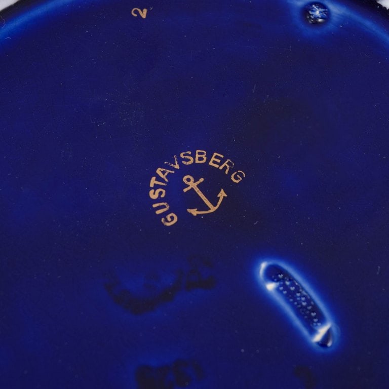 Gustavsberg, Sweden. Set of six porcelain plates with gold decor. Approx. 1930s. - 4