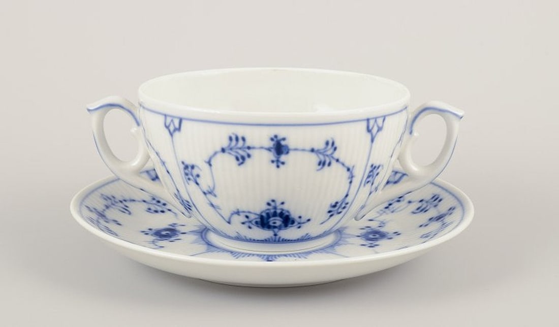 Royal Copenhagen Blue Fluted Plain. A set of four porcelain bouillon cups with matching saucers. - 2