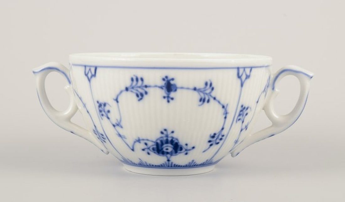 Royal Copenhagen Blue Fluted Plain. A set of four porcelain bouillon cups with matching saucers. - 3