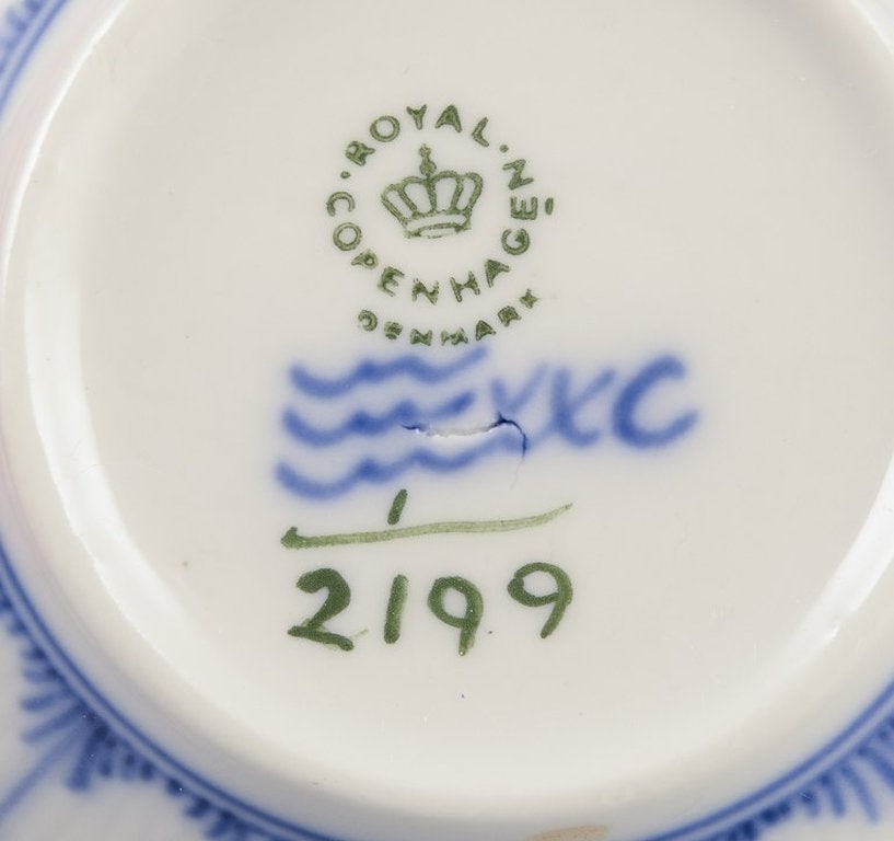 Royal Copenhagen Blue Fluted Plain. A set of four porcelain bouillon cups with matching saucers. - 5