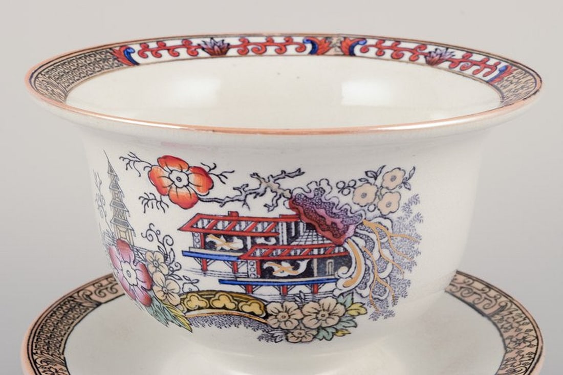 Rorstrand, Sweden. Two pieces of 'Japan' faience consisting of sauce bowl on foot and centerpiece - 4