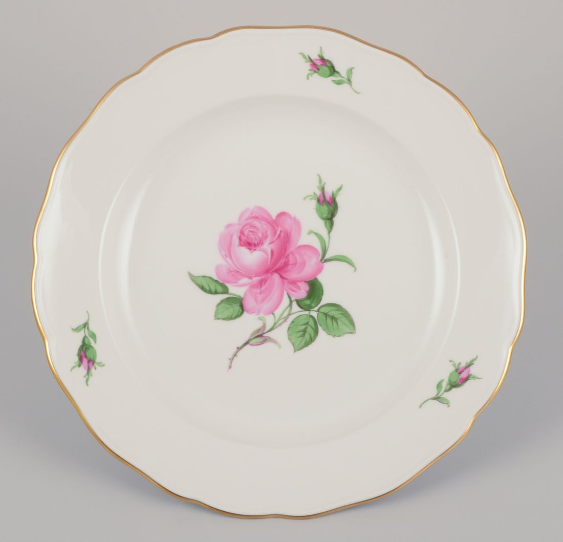 Meissen, Germany. Four dinner plates with a motif of pink rose. Approx. 1920/30s. - 4