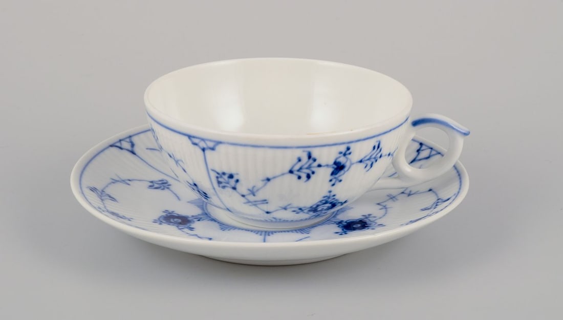 Royal Copenhagen Blue Fluted Plain. A set of four porcelain teacups with saucers. Approx. 1950 - 2