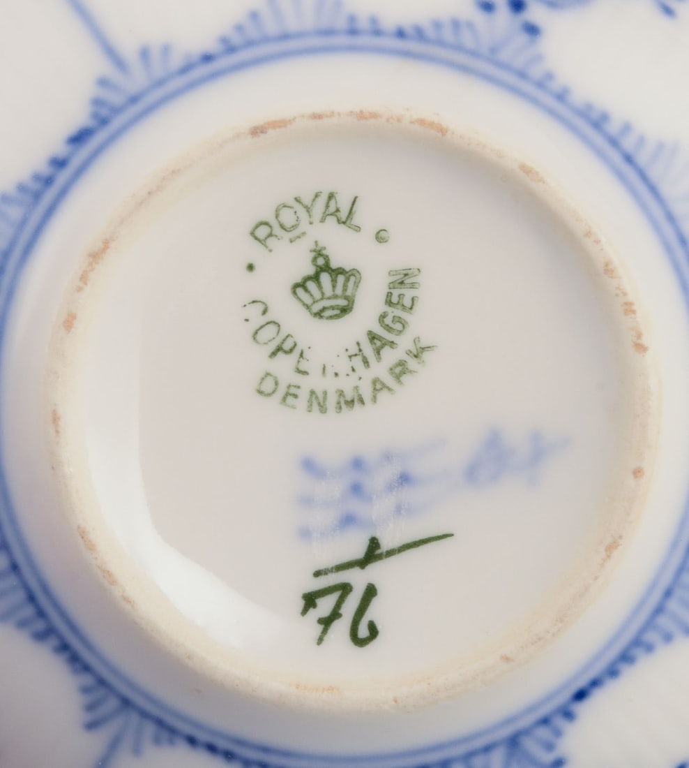 Royal Copenhagen Blue Fluted Plain. A set of four porcelain teacups with saucers. Approx. 1950 - 7