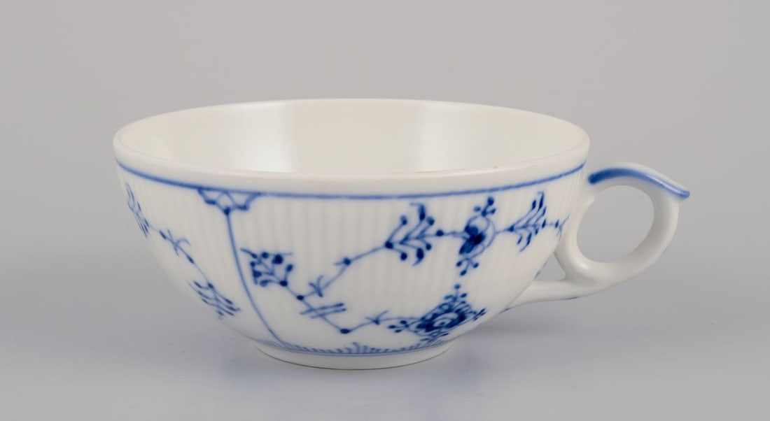 Royal Copenhagen Blue Fluted Plain. A set of four porcelain teacups with saucers. Approx. 1950 - 3