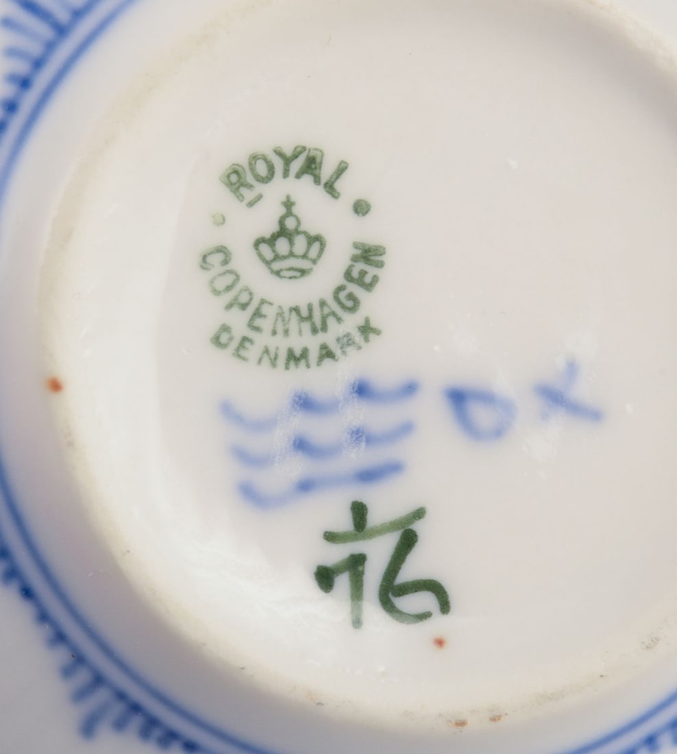 Royal Copenhagen Blue Fluted Plain. A set of four porcelain teacups with saucers. Approx. 1950 - 5