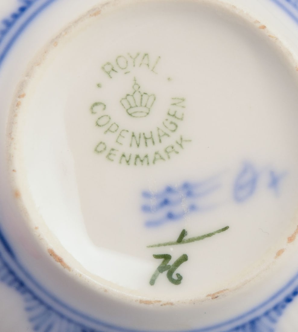Royal Copenhagen Blue Fluted Plain. A set of four porcelain teacups with saucers. Approx. 1950 - 7