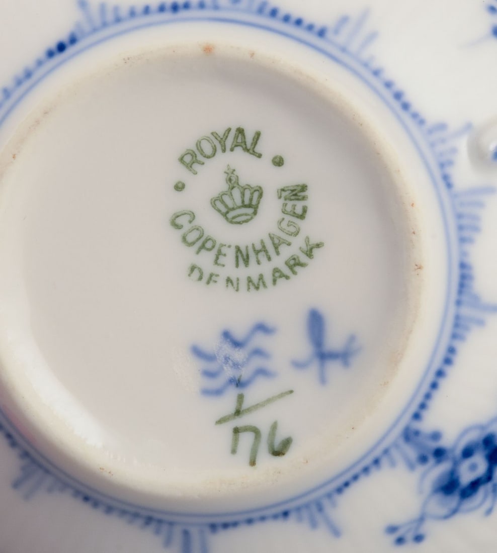 Royal Copenhagen Blue Fluted Plain. A set of four porcelain teacups with saucers. Approx. 1950 - 8